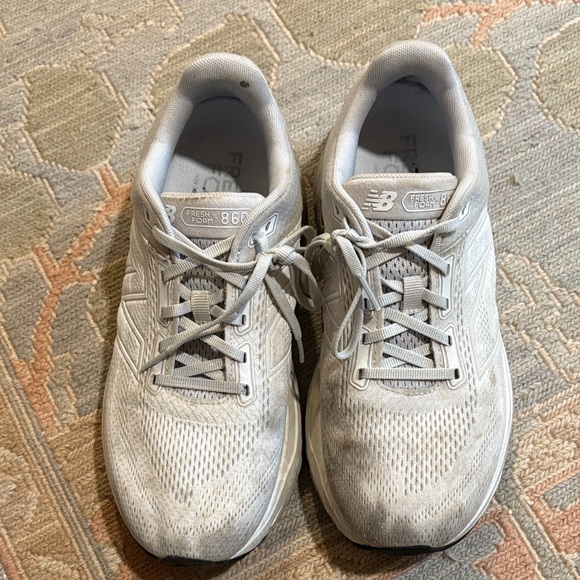 New Balance Women's White Fresh Foam 860 Running/Athletic Shoes - Picture 1 of 6